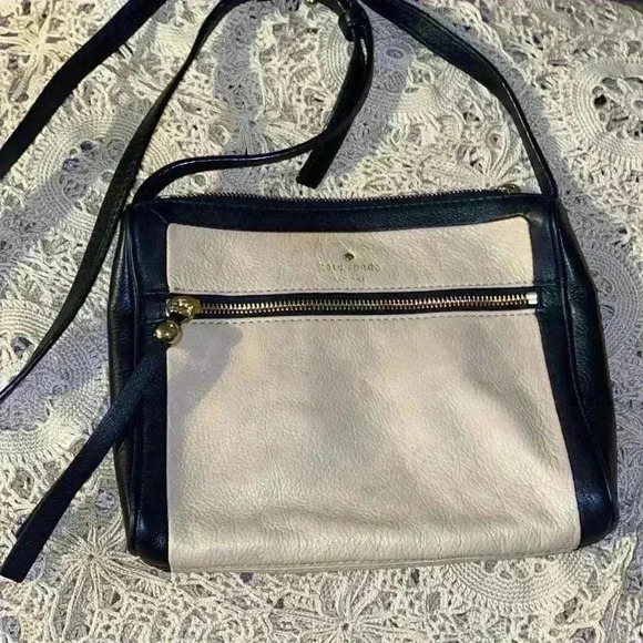 Kate Spade cream & black pebbled leather cross body - Picture 1 of 8